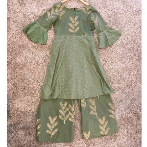 Indian dress for women. Size Medium. Lenga.